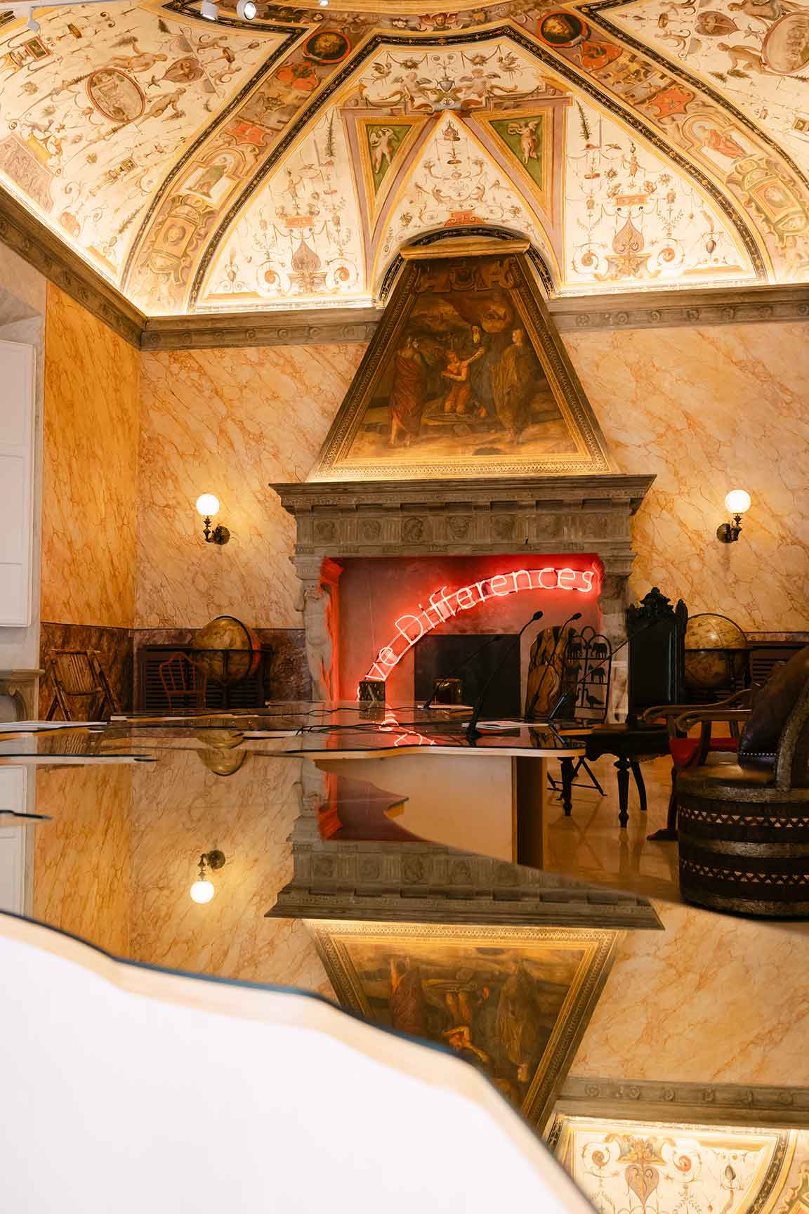 Tavolo love difference sala del papa